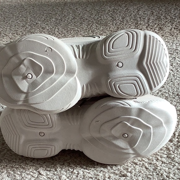 Shoes - Picture 2 of 5